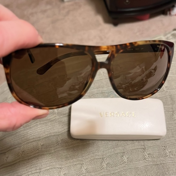 Versace Havana brown polarized sunglasses case & cleaning cloth. Minor scratches - Picture 8 of 9